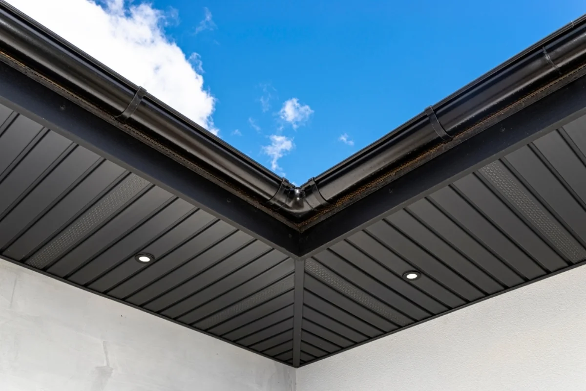 Soffit and eaves installation